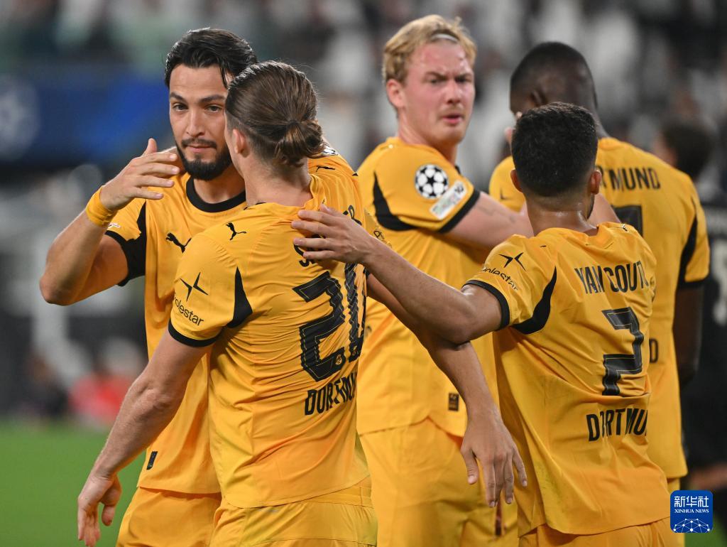 战平德甲多, 足球, 新华社发 战平德甲多, 足球, 新华社发