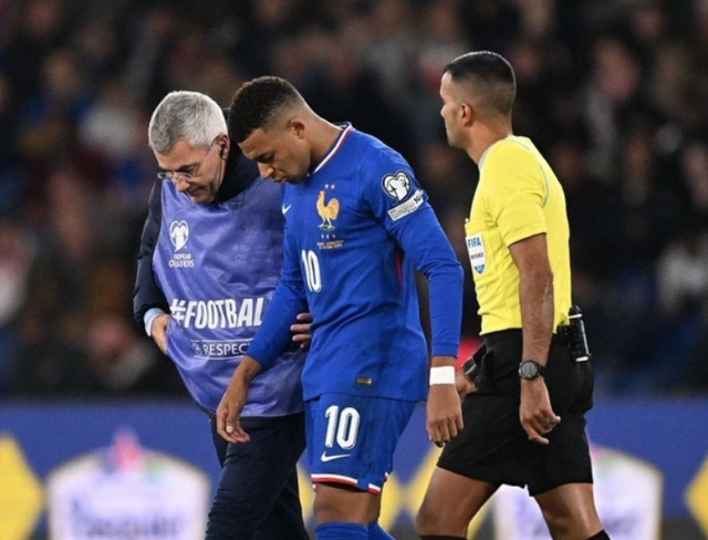 亦或者是身, 姆巴佩右脚